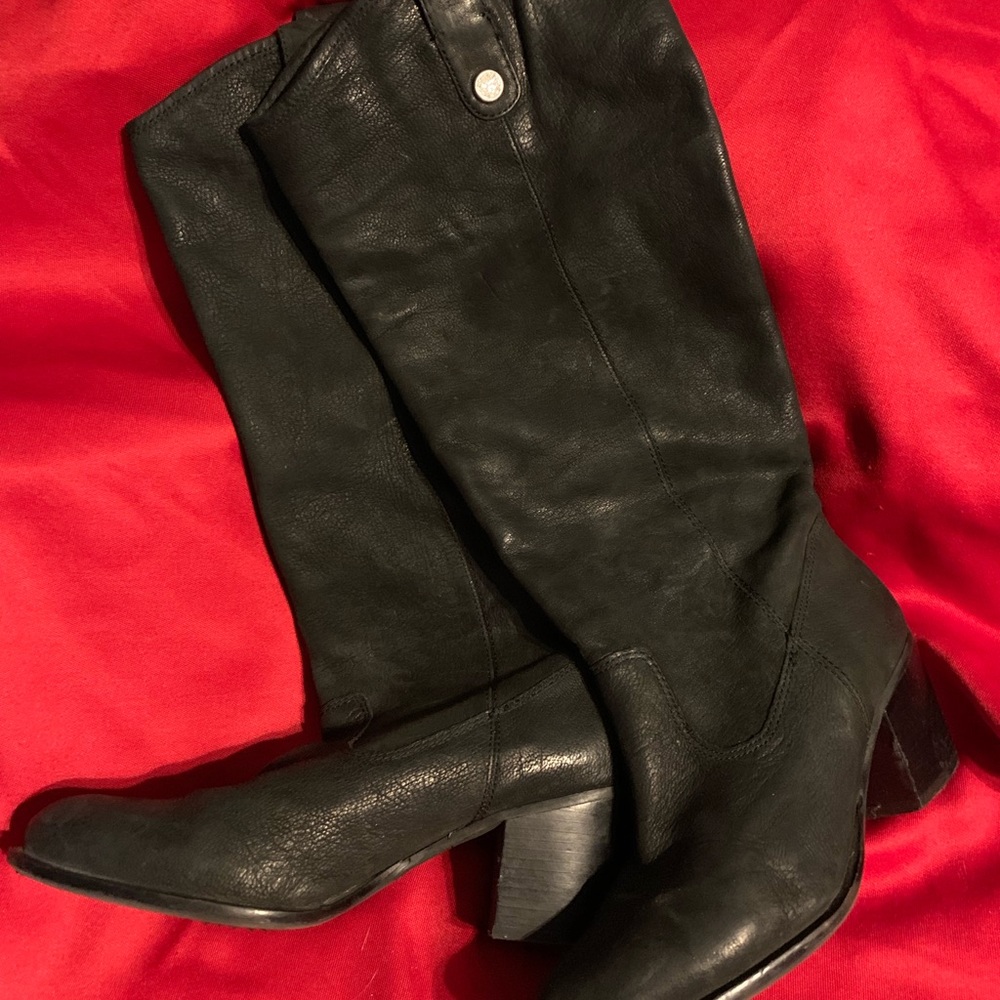 ***MAKE ME AN OFFER*** Purging to make space. 
Vince Camuto Leather Boots